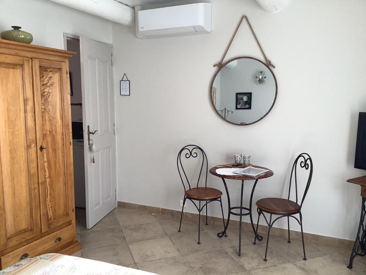 לינה וארוחת בוקר Ansouis Jardin D'Antan מראה חיצוני תמונה