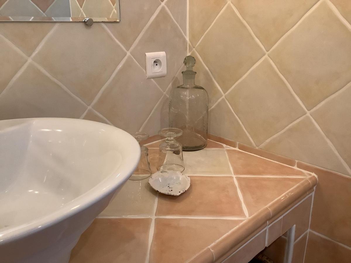 לינה וארוחת בוקר Ansouis Jardin D'Antan מראה חיצוני תמונה