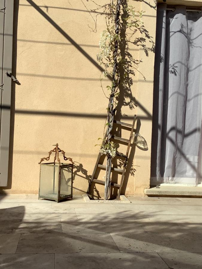 לינה וארוחת בוקר Ansouis Jardin D'Antan מראה חיצוני תמונה