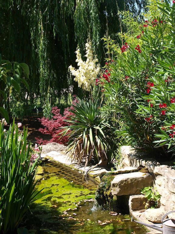 לינה וארוחת בוקר Ansouis Jardin D'Antan מראה חיצוני תמונה