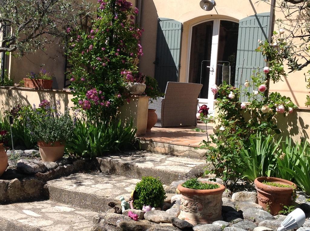 לינה וארוחת בוקר Ansouis Jardin D'Antan מראה חיצוני תמונה